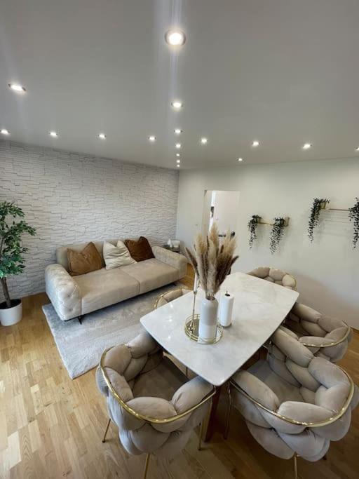 Moderne Wohnung In Der Naehe Vom Parndorf Outlet! Bruckneudorf Εξωτερικό φωτογραφία